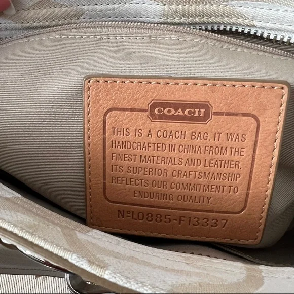 Coach beige off white signature print purse Hampton F13337 leather accents - Picture 5 of 9